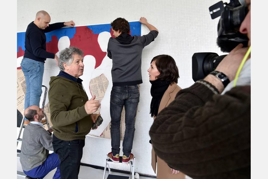 tandis que G. Laisné, Thomas Dreyfuss et R. Vincenot avance nt le travaille, IM répond à la journaliste de TF1 Dominique Lagrou-Photo Gilles Dacquin-Photo Gilles Dacquin