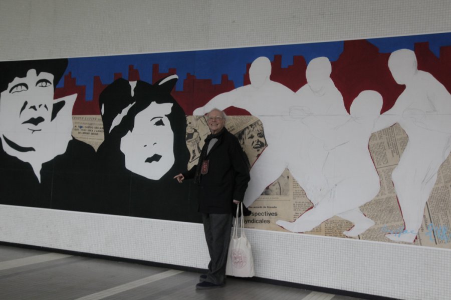 22/03/2018 - Gilbert Lascault, mon professeur, devant la fresque- Photo Christian Deroche