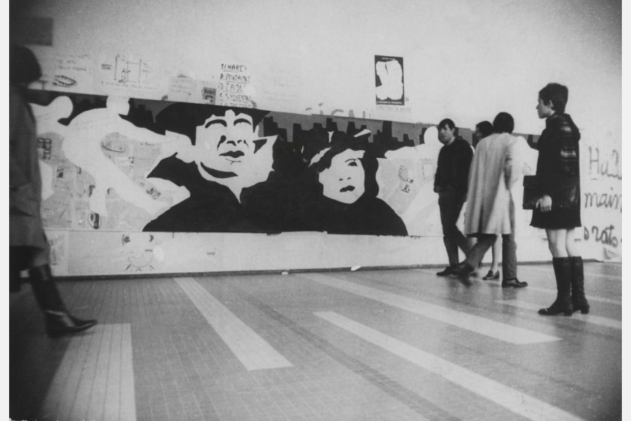 1969 - la fresque scotchée sur le mur du couloir entre les Halls E et D